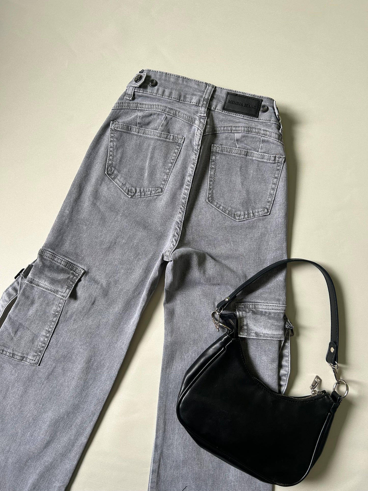 Cargo gris