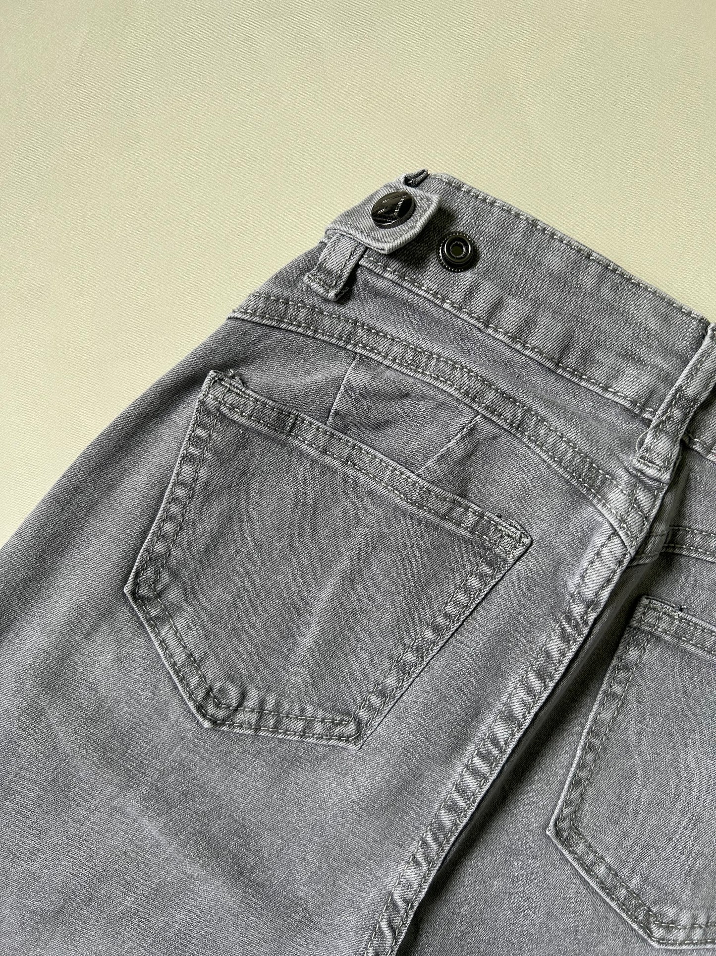 Cargo gris