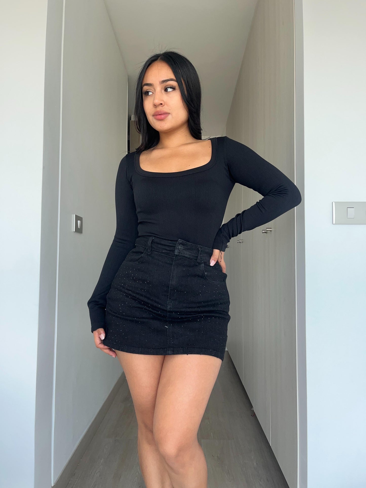 Falda short brillos negra