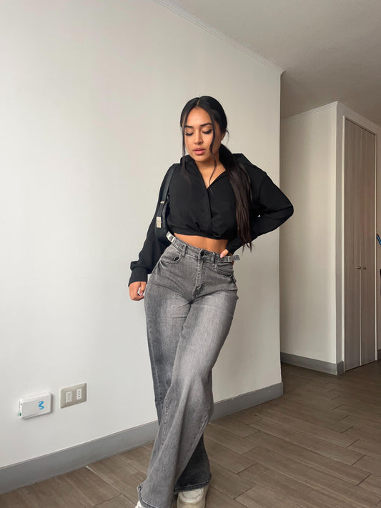 Wide leg gris focalizado