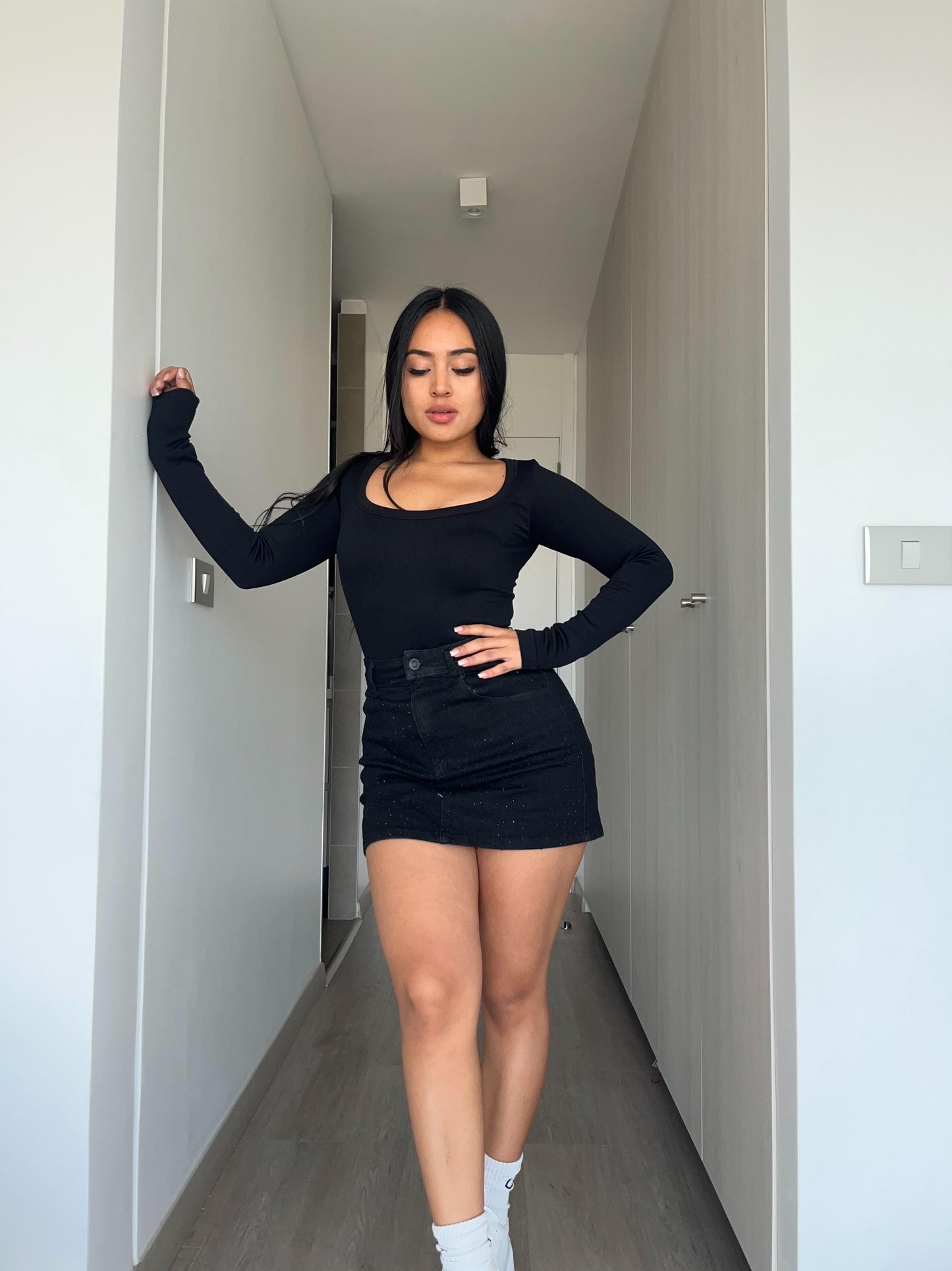 Falda short brillos negra