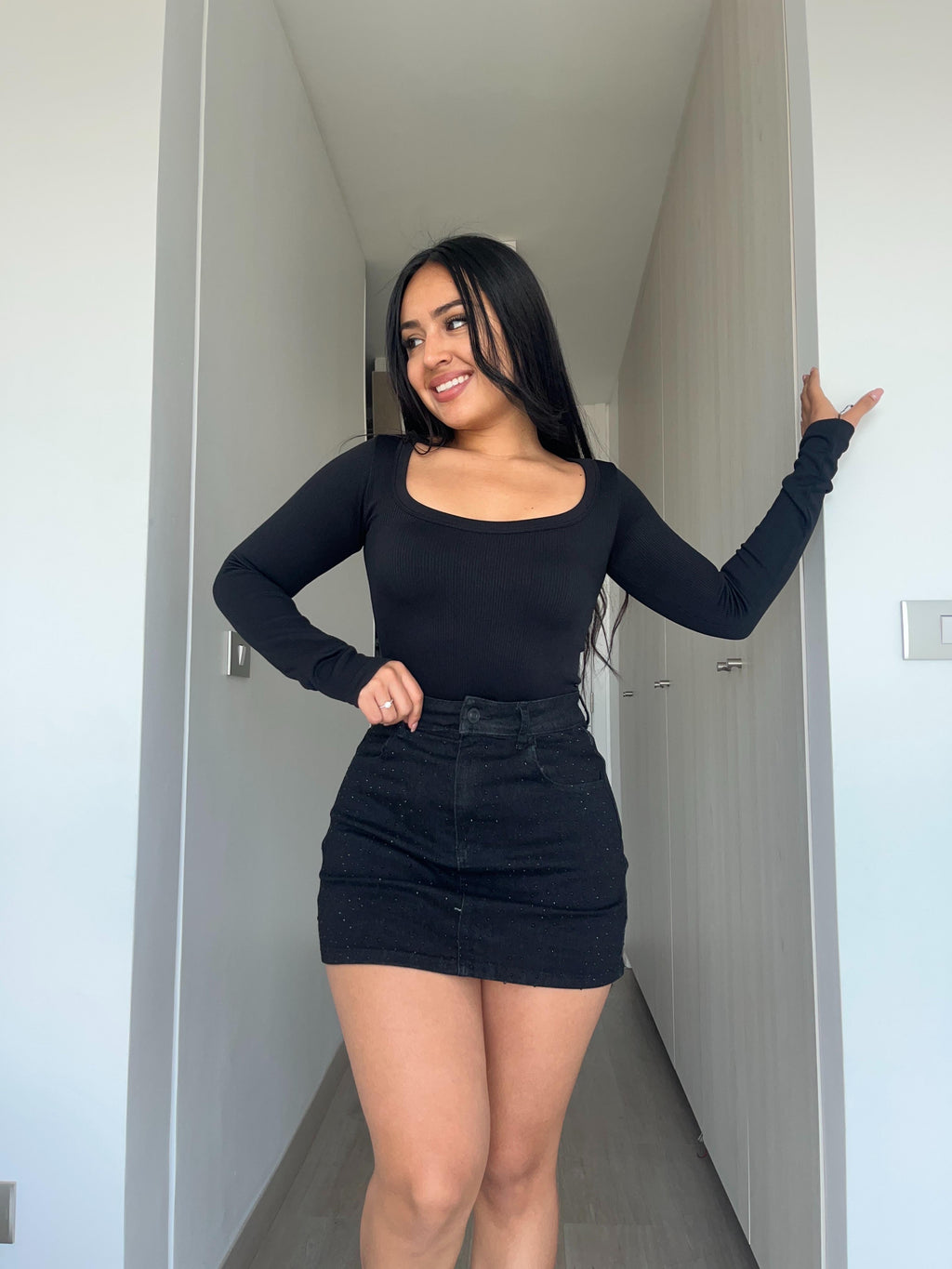 Falda short brillos negra
