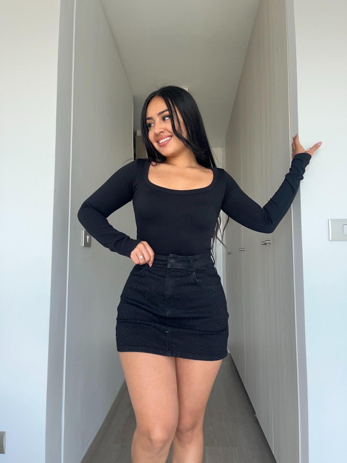 Falda short brillos negra