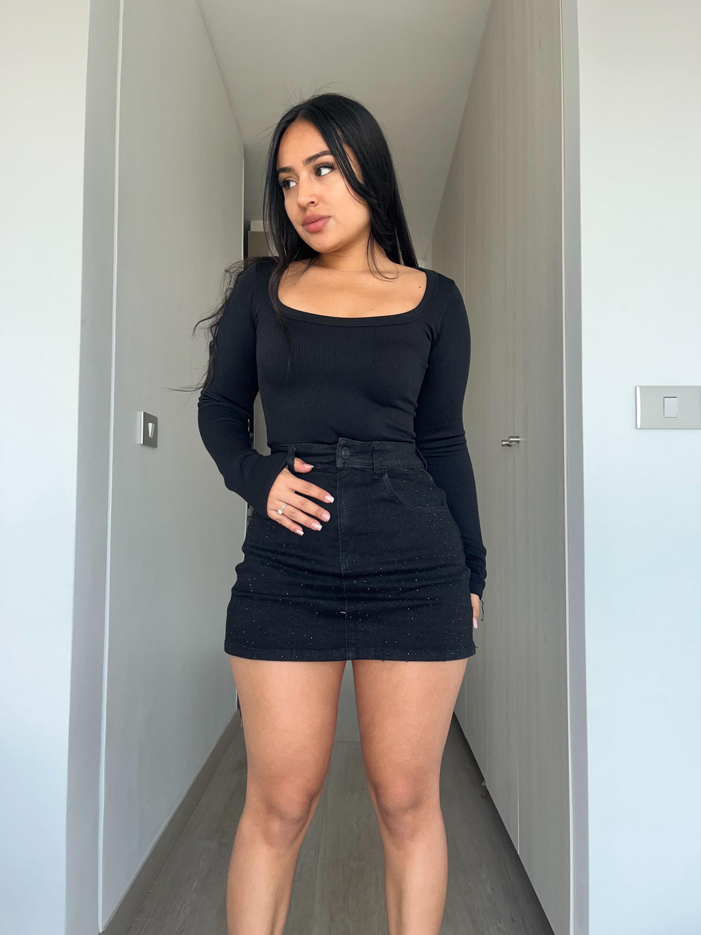 Falda short brillos negra